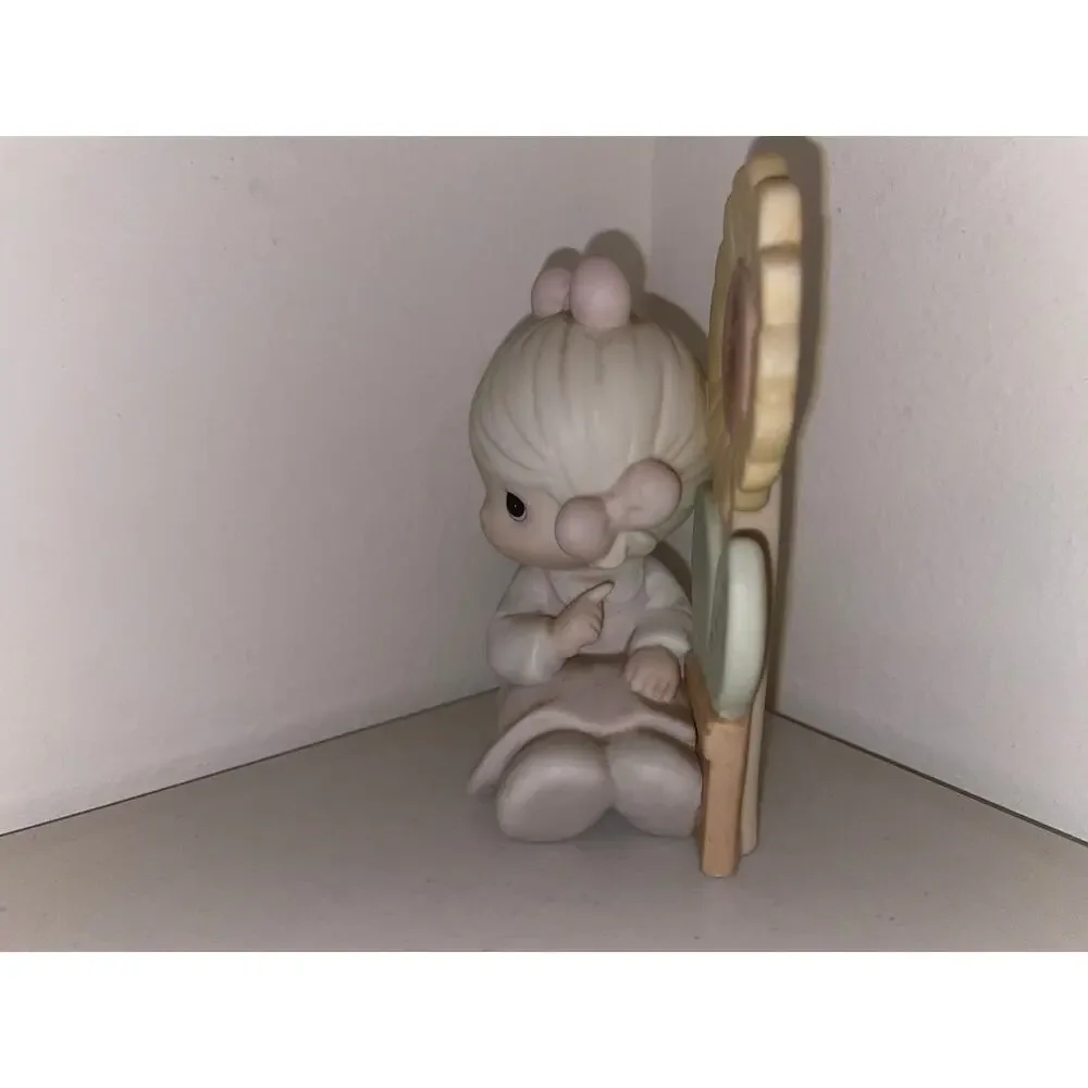Precious‎ Moments Figurine E-0008 